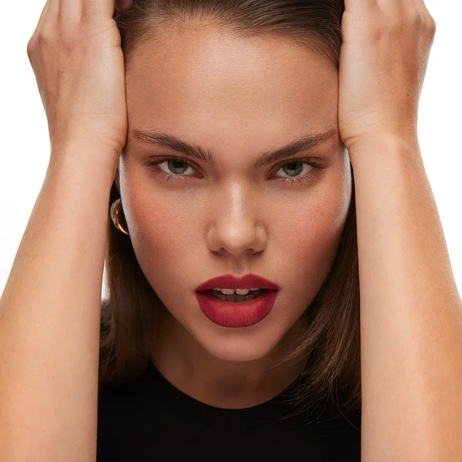 Full-Lip Contour Liner
