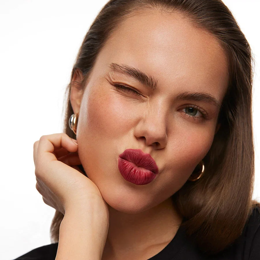 Full-Lip Contour Liner