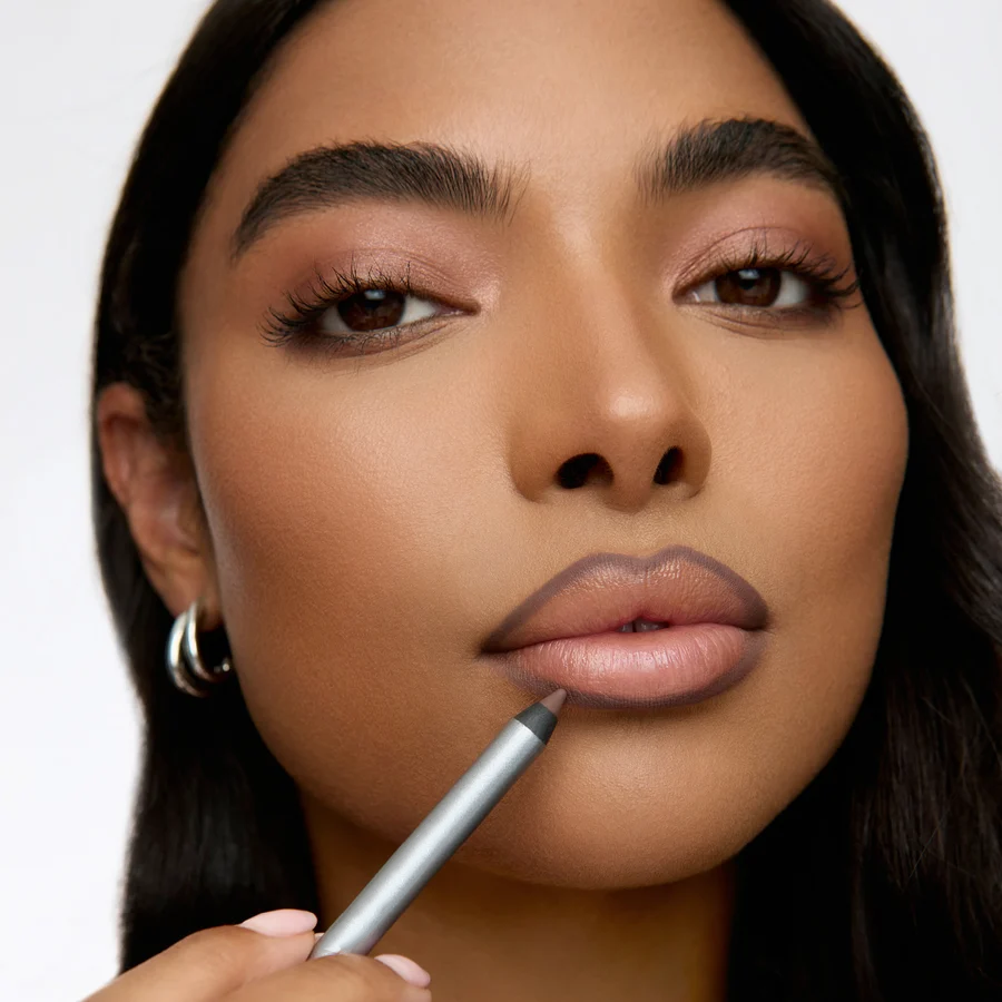 Full-Lip Contour Liner