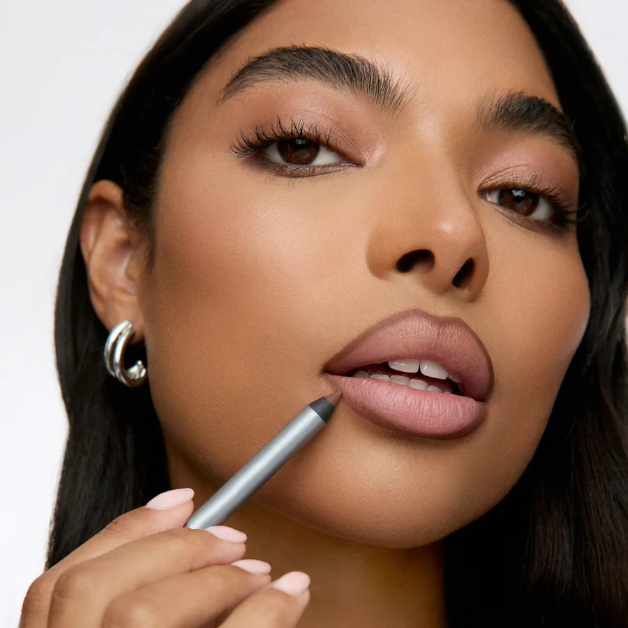 Full-Lip Contour Liner