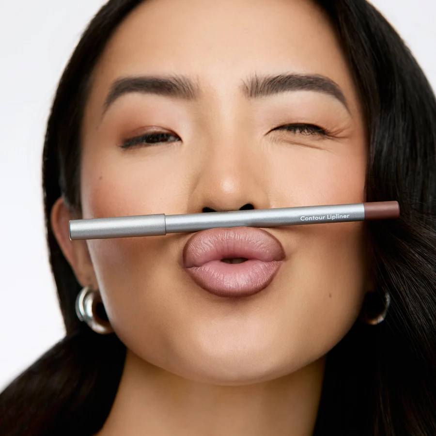 Full-Lip Contour Liner