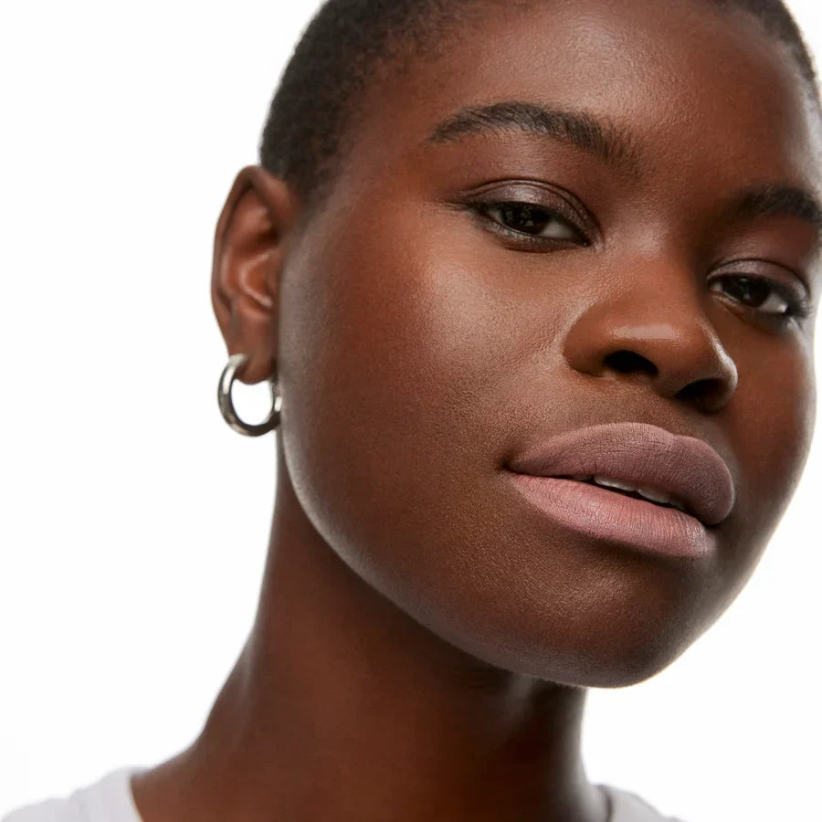 Full-Lip Contour Liner