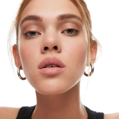 Full-Lip Contour Liner