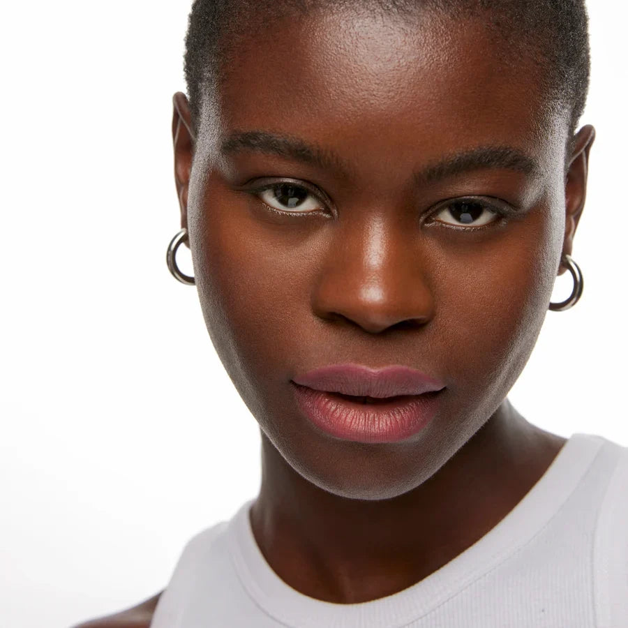 Full-Lip Contour Liner