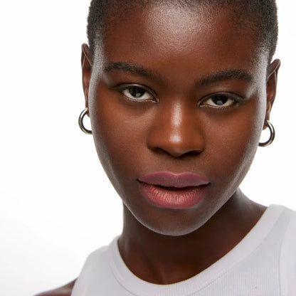 Full-Lip Contour Liner