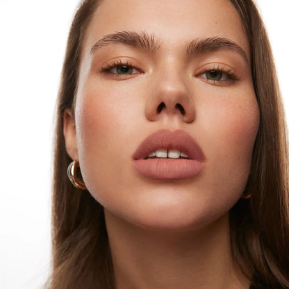 Full-Lip Contour Liner